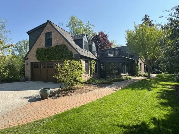 518 East Ravine DRIVE, Mequon, WI 53092