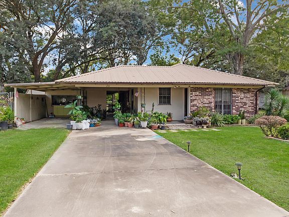 2nd image of 202 Romero St