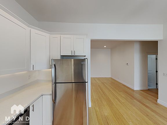 5th image of 315 Beemer Ave #315