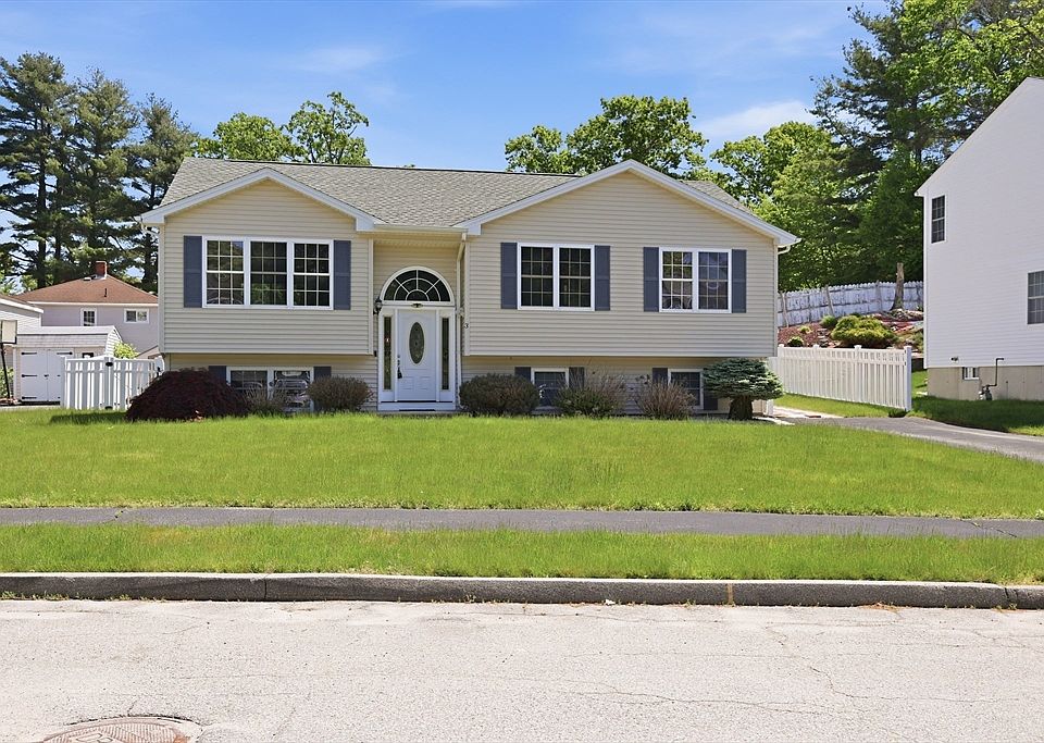 1st image of 3 Oak Leaf Cir