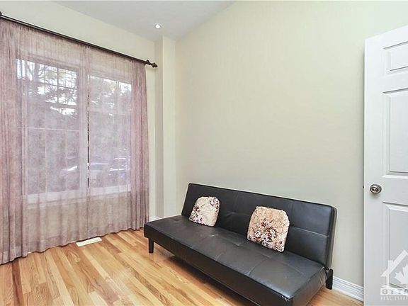 4th image of 517 Devonwood Cir