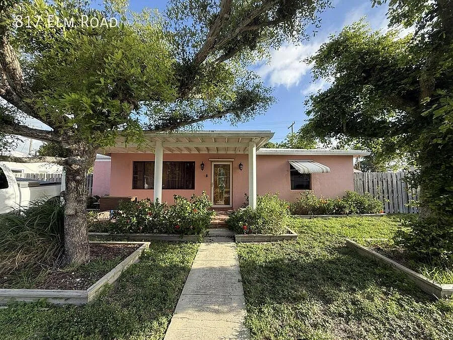 817 Elm Rd