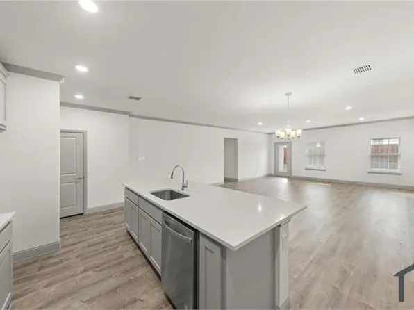 498 Oak Creek Dr, Lavon, TX 75166