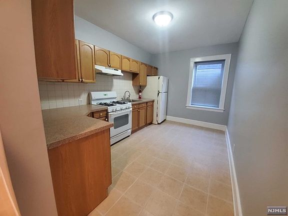 2nd image of 263 Harrington Ave APT 2