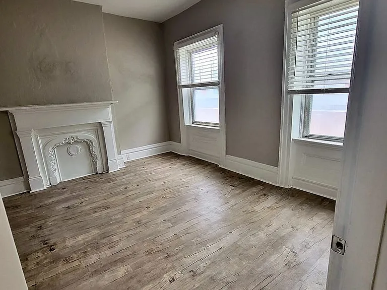 607 E Carson St — Photo 13