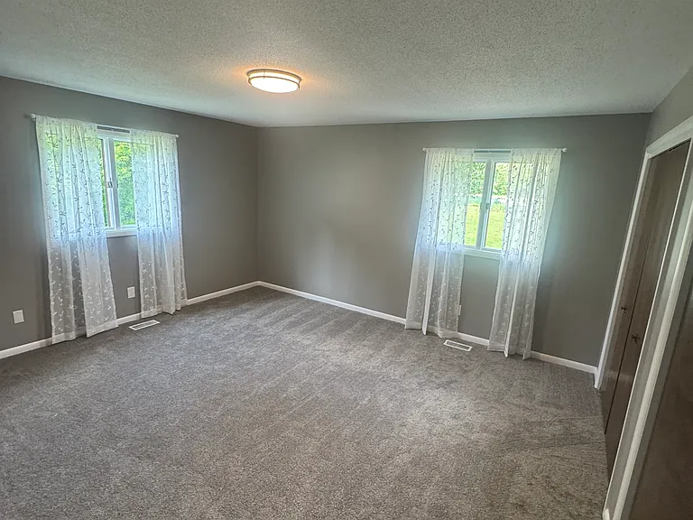 1655 E 400 N — Photo 17