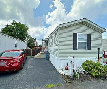 15 East Dr, Rumford, RI, 02916