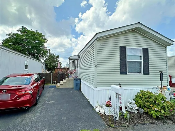 15 East Dr, Rumford, RI 02916