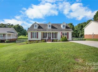 206 Bell Dr, Thomasville, NC 27360