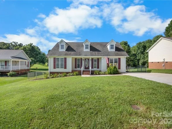 206 Bell Dr, Thomasville, NC 27360