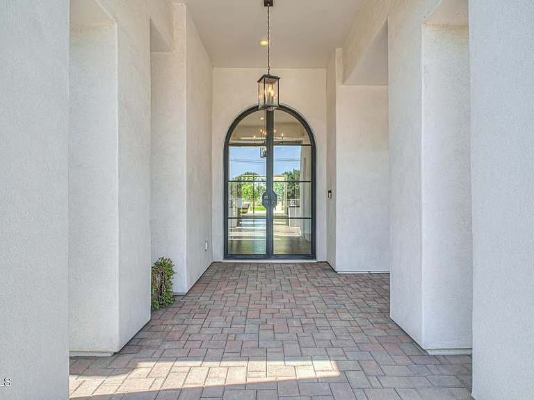 12424 E Victoria St — Photo 12