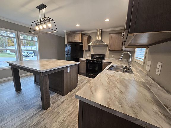 3rd image of 286 Jordanshire Cir