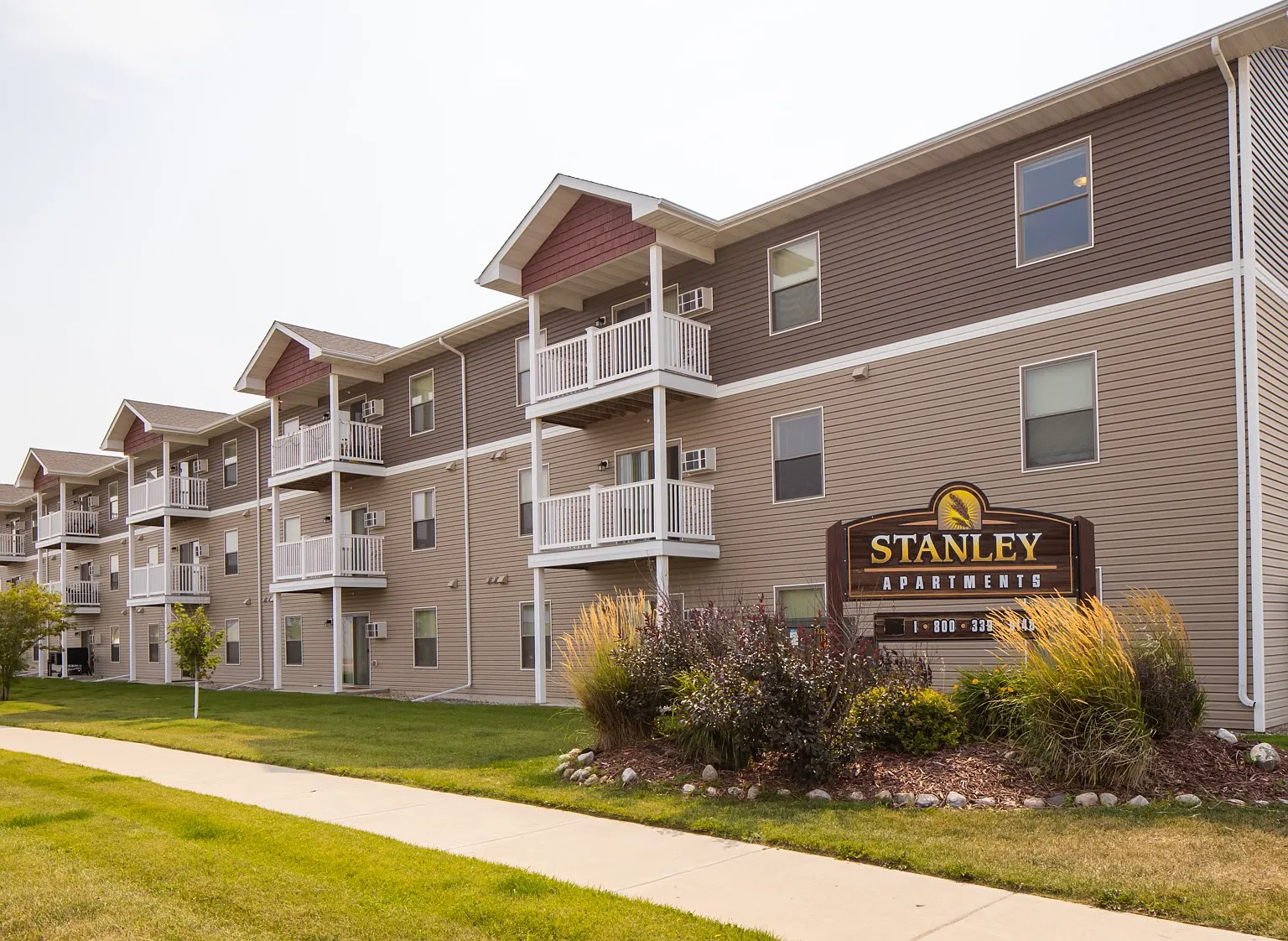 Stanley Apartments — Photo 1