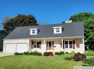 1791 Springview Dr, Mason City, IA 50401