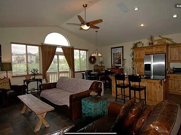 Unfurnished. Furniture for show only.