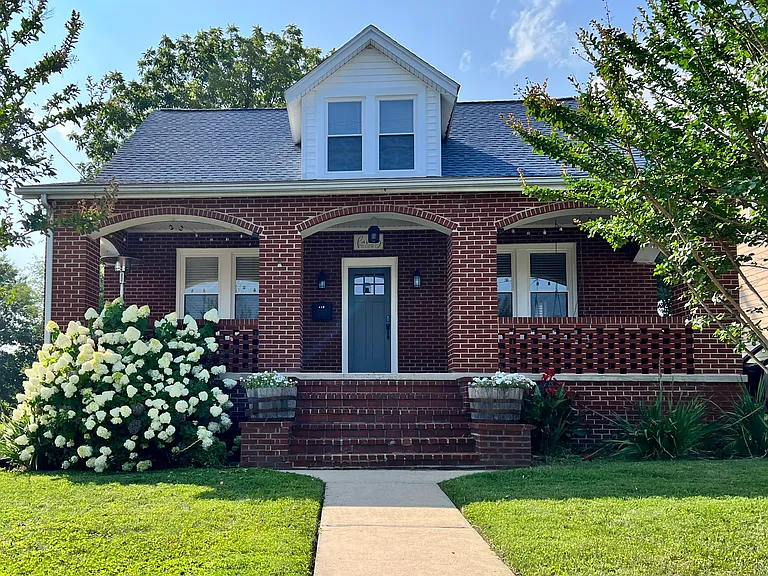 413 Florence Ave — Photo 1