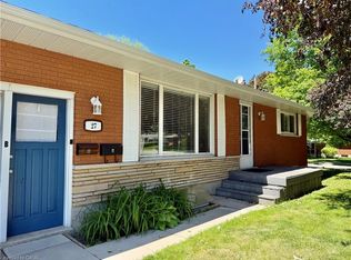 27 Elizabeth St, Cambridge, ON N3C 2T2