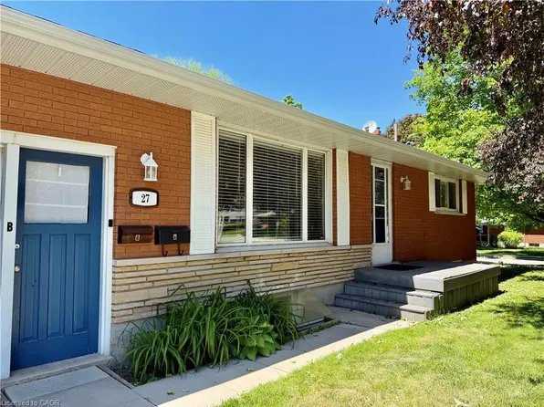 27 Elizabeth St, Cambridge, ON N3C 2T2