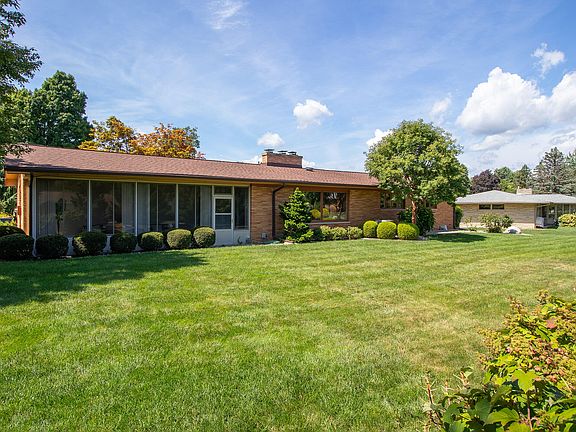 5th image of 239 Brewer Dr S