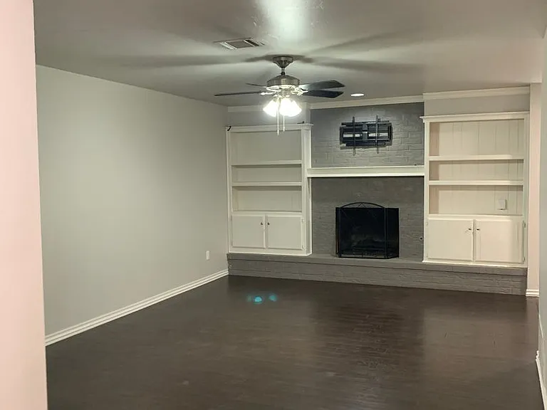 517 Post Oak Ln — Photo 4