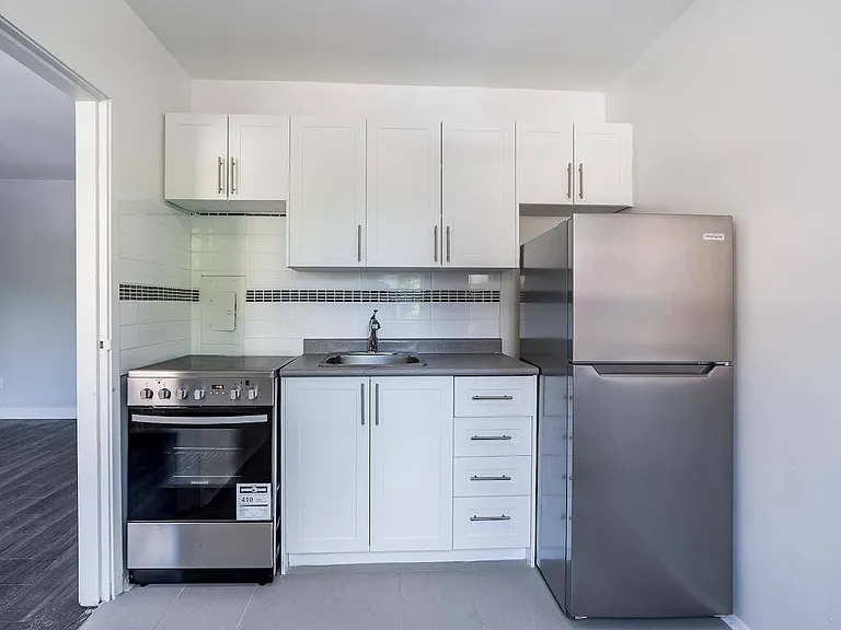 2527 Lake Shore Blvd W — Photo 8