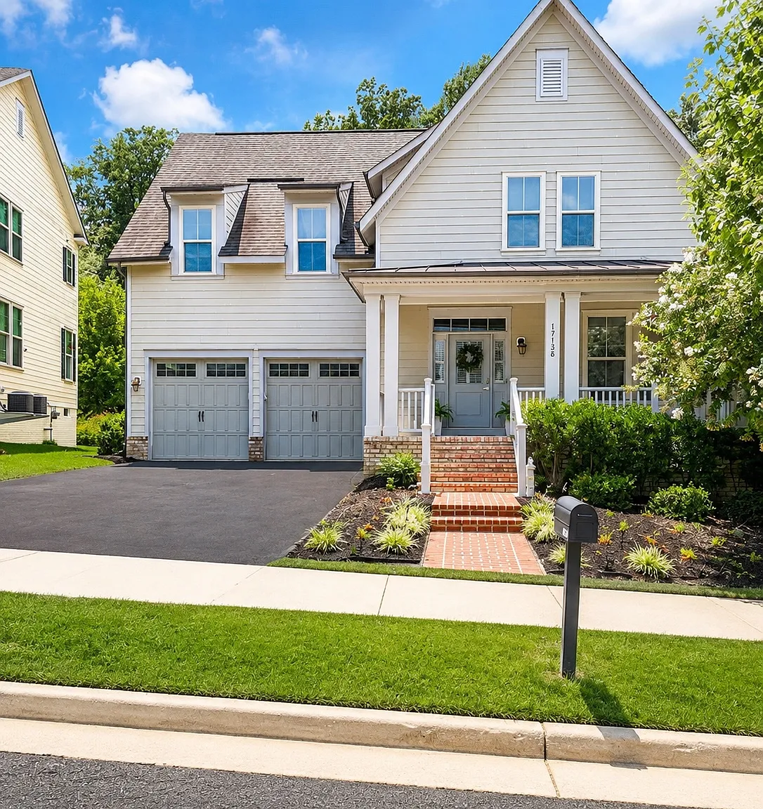 5 bed, 4.5 bath, 4576 sqft, $4,600 — Photo 1