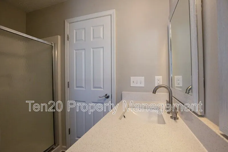 3 bed, 2.0 bath, 1458 sqft, $1,575 — Photo 2