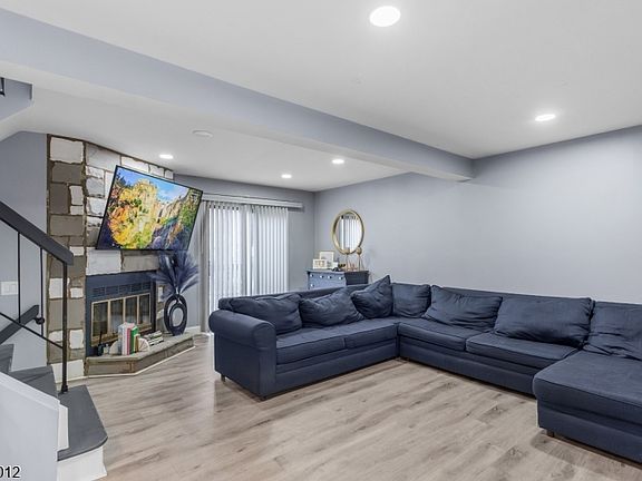 3rd image of 40 Bennington Sq