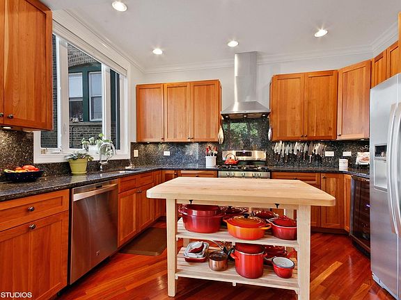 4th image of 3503 W Medill Ave #1