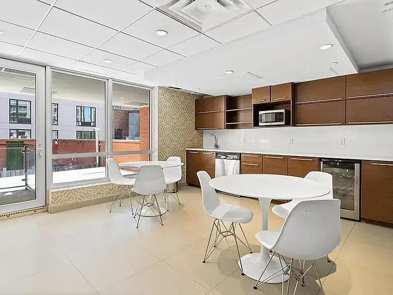 4117 Crescent St #9C — Photo 16