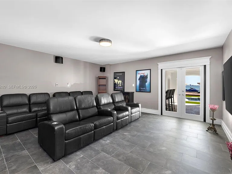 1460 S Treasure Dr — Photo 35