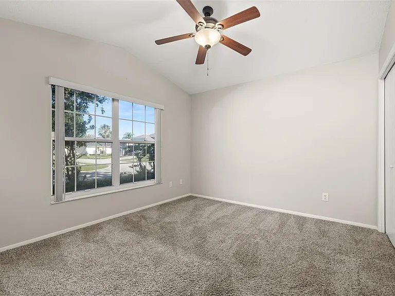 551 Castlemain Cir — Photo 6