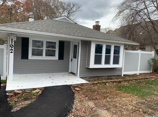 162 Meadowmere Ave, Mastic, NY 11950