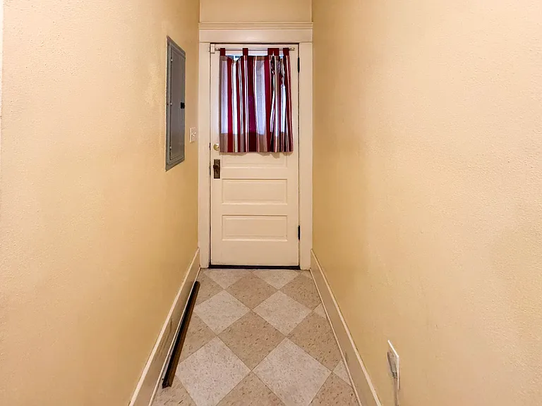 1123 Marion Ave — Photo 29