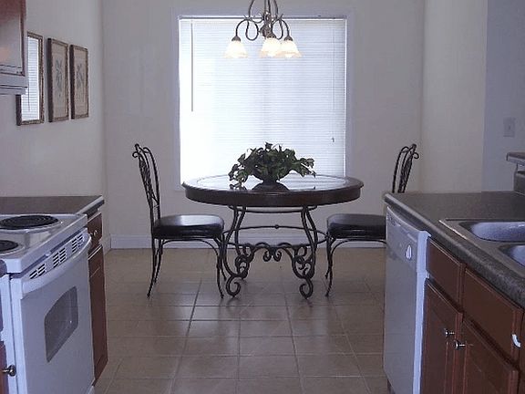 4th image of 1105 Black Diamond Dr APT 5