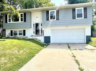 1323 9th St NW, Clinton, IA 52732
