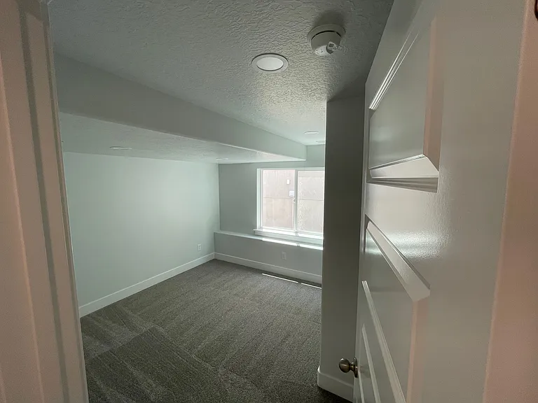 946 N Olson Dr #BASEMENT — Photo 6