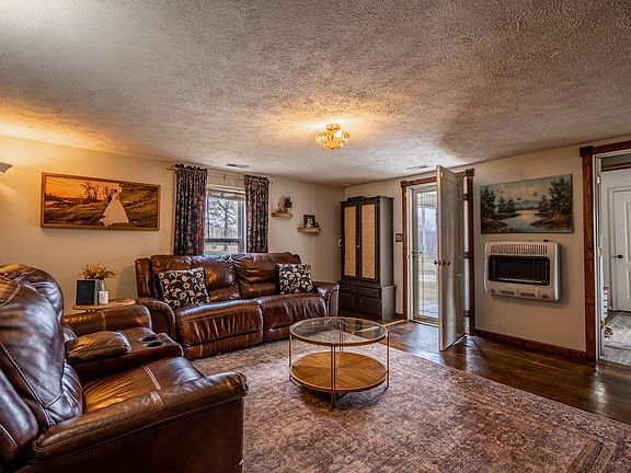 4th image of 1341 E 559th Road