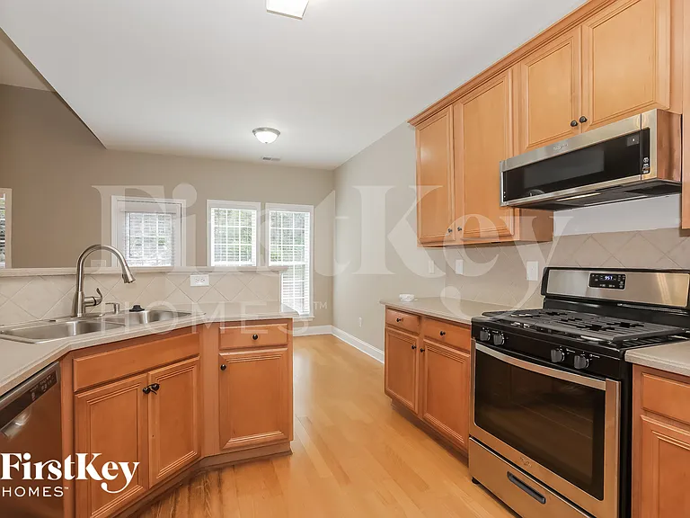 495 Roland Manor Dr — Photo 4