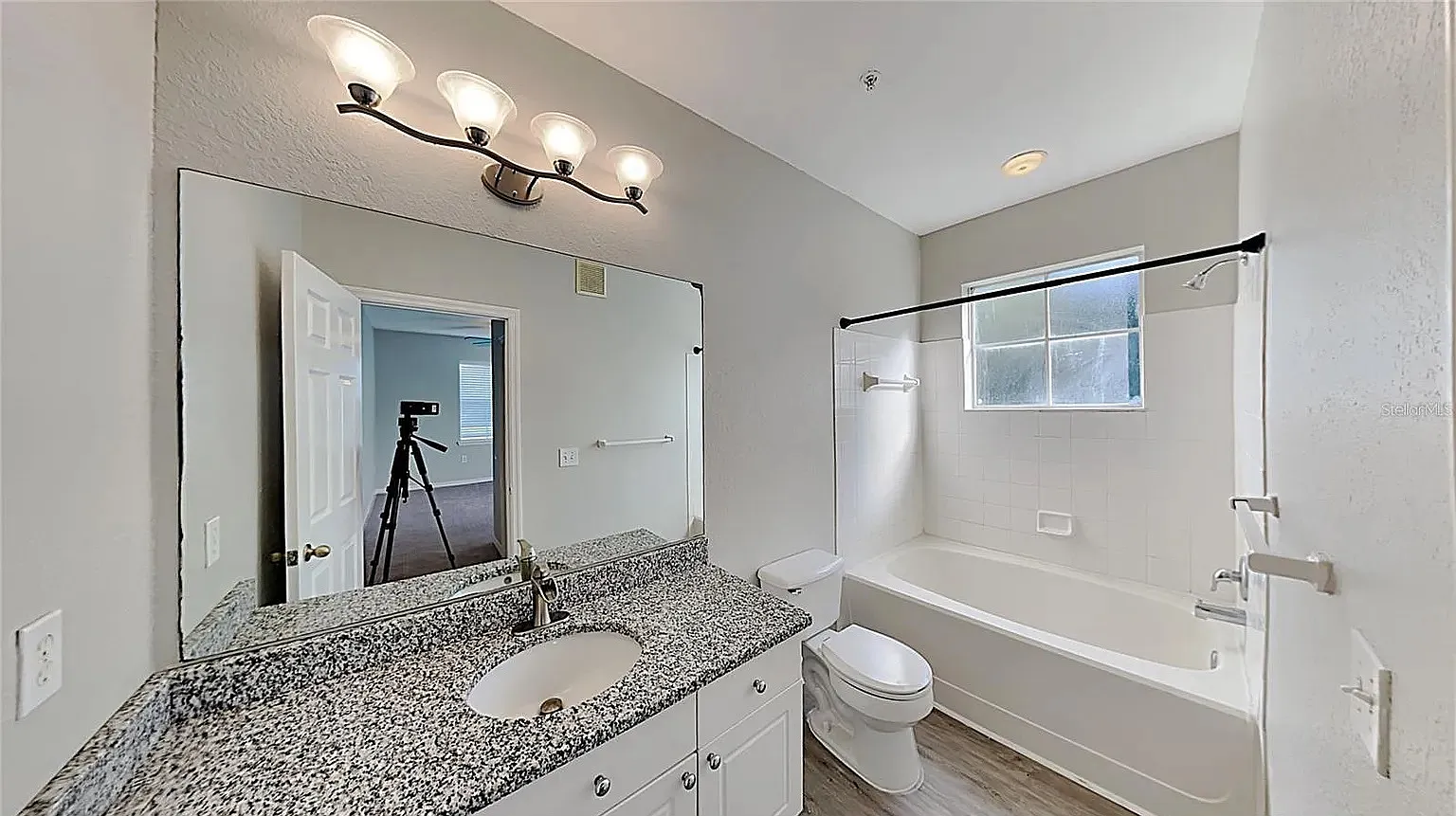 2 bed, 1120 sqft, $1,700 — Photo 3