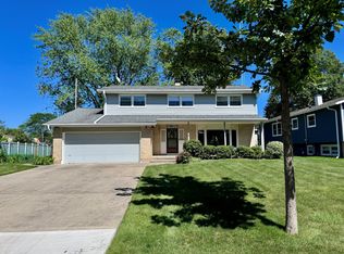 907 N Hemlock Ln, Mount Prospect, IL