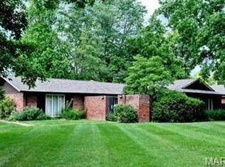 429 Brooktree Dr, Ballwin, MO 63011