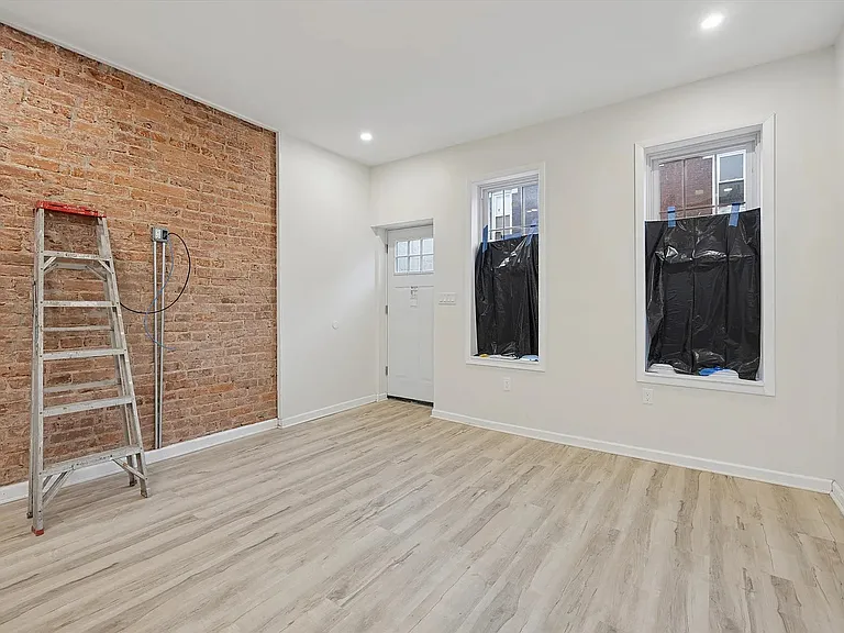 2615 Earp St — Photo 5
