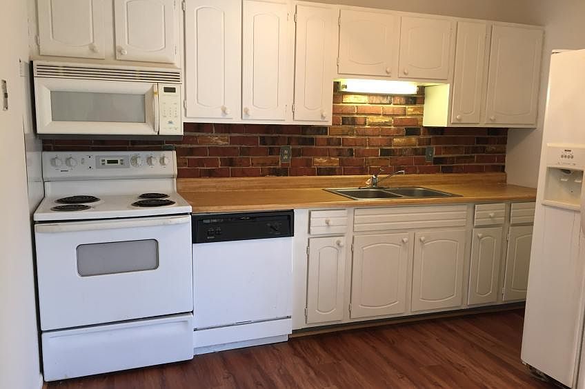 2nd image of 19 Westdale Dr