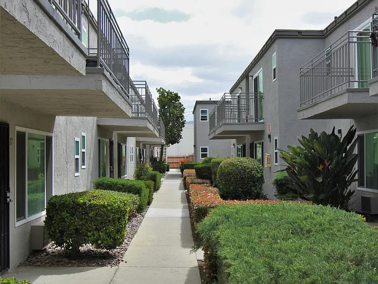 Anniversary Apartments — Photo 5