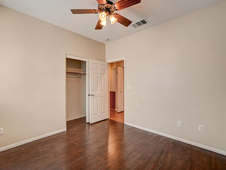 4421 Desert Home Ave — Photo 40