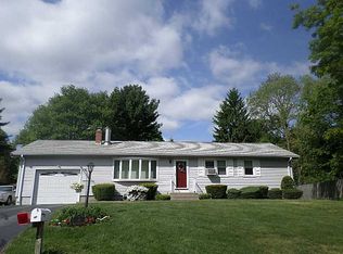 27 Pacheco Dr, North Smithfield, RI 02896