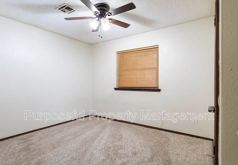 9317 NE Sherwell Dr — Photo 15