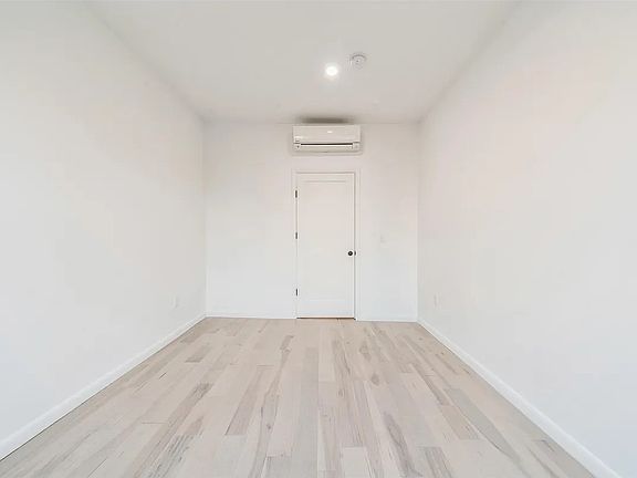 2nd image of 216 Halladay St APT 4