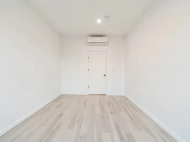 216 Halladay St — Photo 8